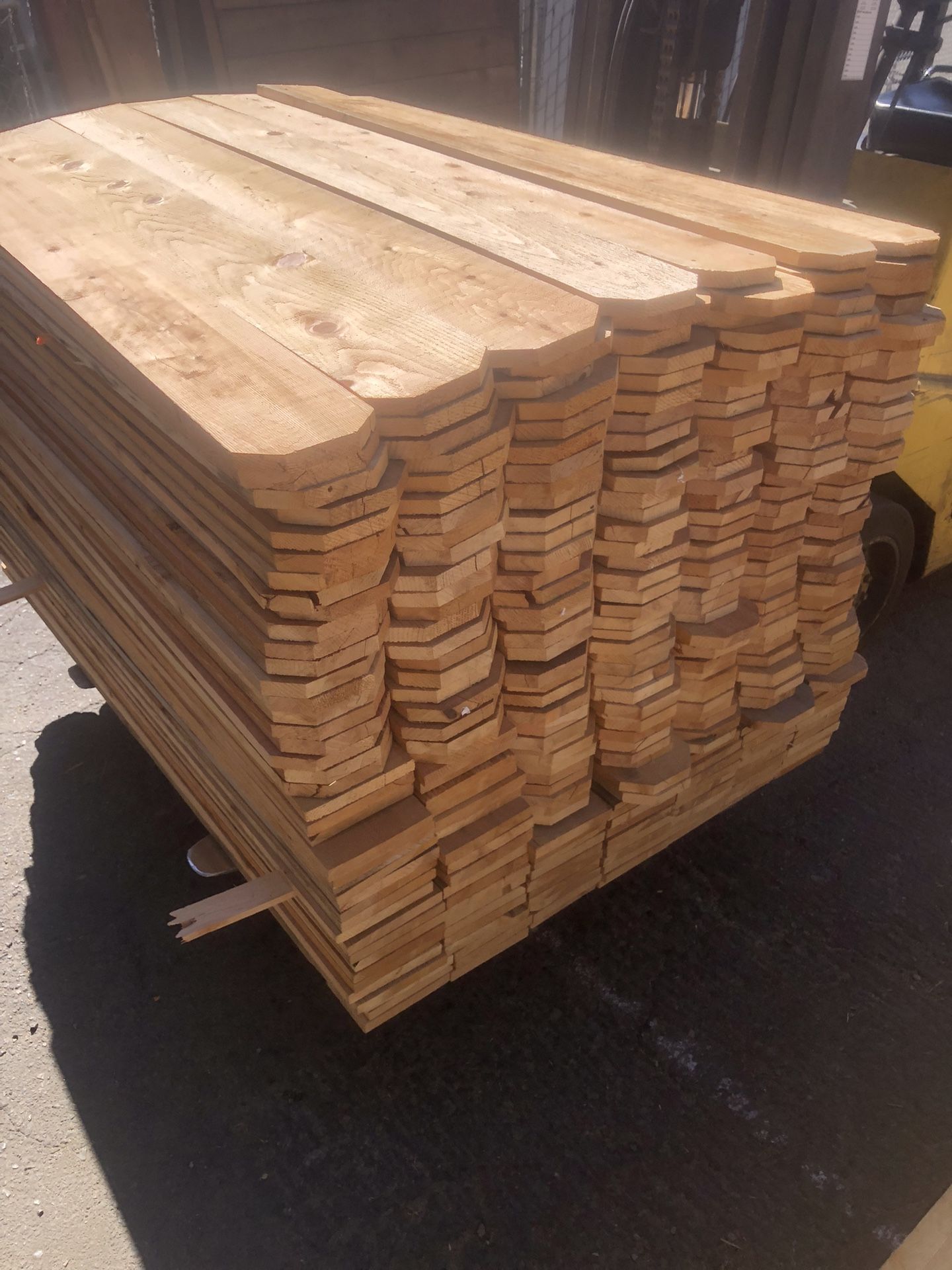 Cedar, fence, pickets, three-quarter thick