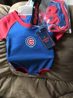 3 Piece Chicago Cubs Onesie Set Bib and Socks. Brand New