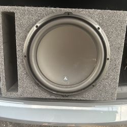 JL Audio Sub And Audiobahn Amp