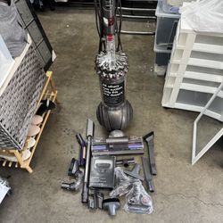 Dyson Cinetic Big Ball Animal + Allergy Vacuum Cleaner Excellent Condition Like New