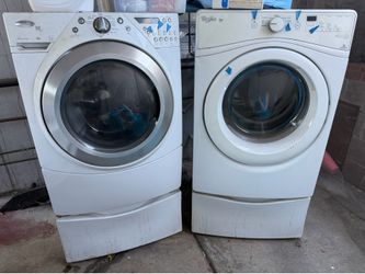 Whirlpool Duet Washer & Dryer Set with Pedestals for Both