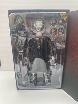 The Crow: Eric Draven 1/6 Scale Collectible Figure (Model MMS210)