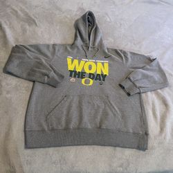 Oregon Ducks Hoodie Men XL Gray Nike 2013 Tostitos Fiesta Bowl Champions Sweater