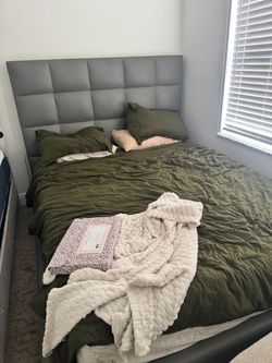 Upholstered Bed Frame with Tufted Headboard