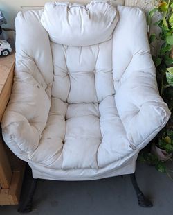 Tufted Chair with Metal Legs