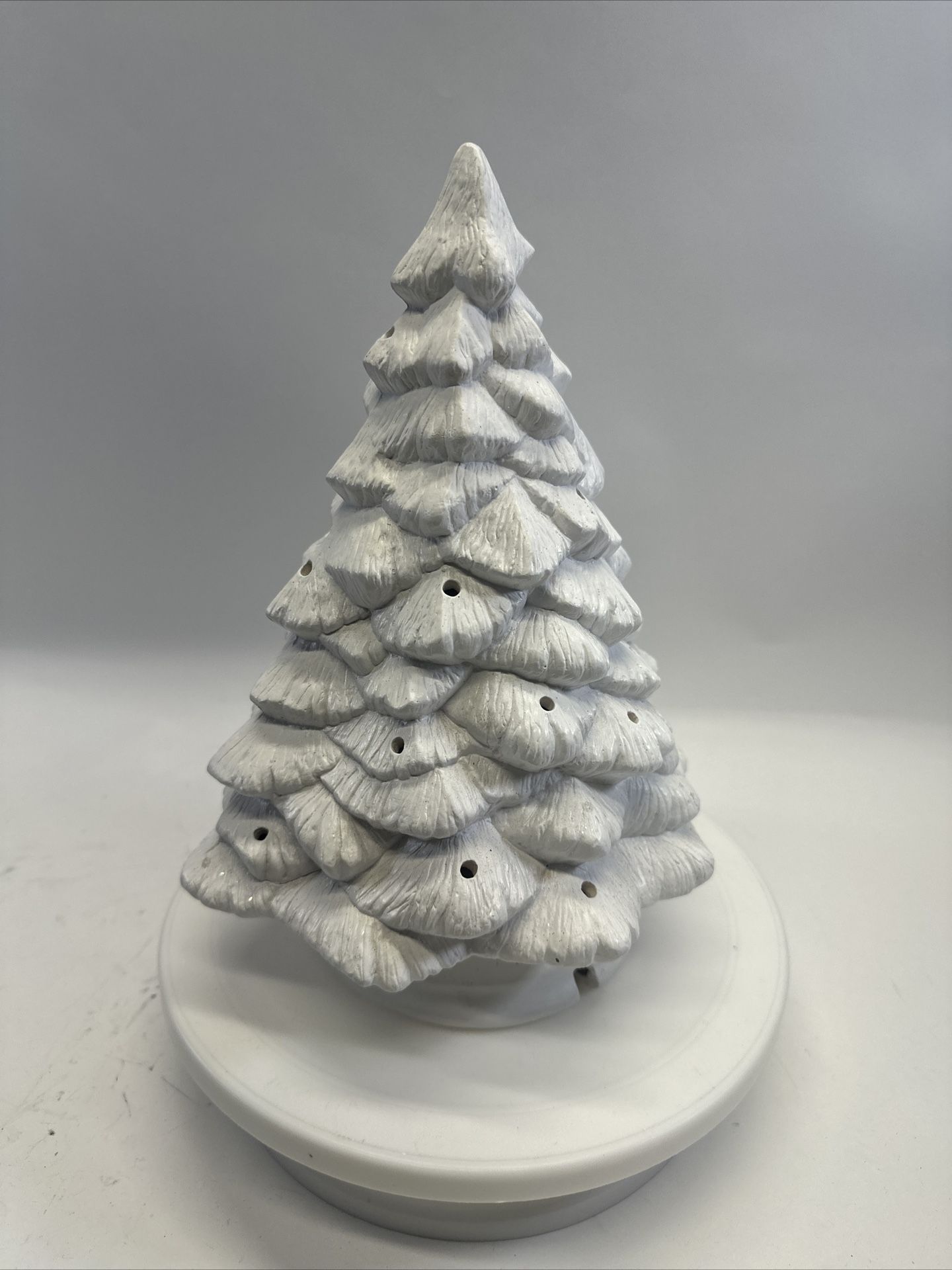 Vintage White Holland Mold 12 In Ceramic Christmas Tree With Base.