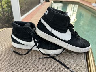 Nike SB Zoom Blazer Mid black and white Size 6 men’s  All my sneakers are thoroughly washed and cleaned and will arrive smelling fresh. Ships fast fro