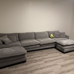 🛋️ Large Gray Sectional Couch with Ottomans – Excellent Condition!