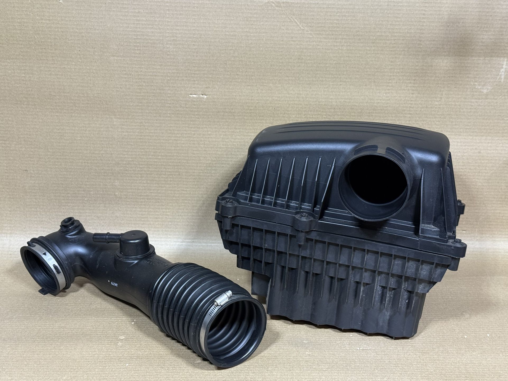 2019 - 2025 DODGE RAM 1500 ENGINE AIR CLEANER ASSEMBLY OEM MOPAR