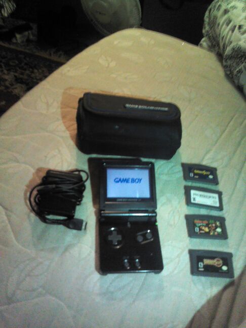 Black Gameboy advance SP w/ accessories