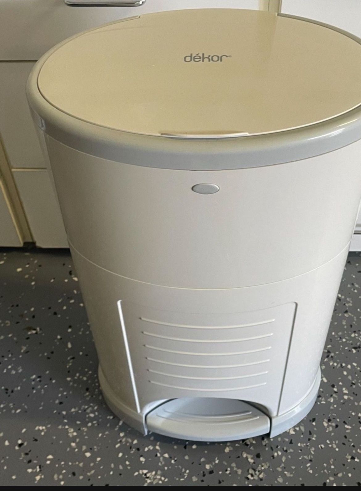 Free Dekor PLUS Diaper Trash Pail