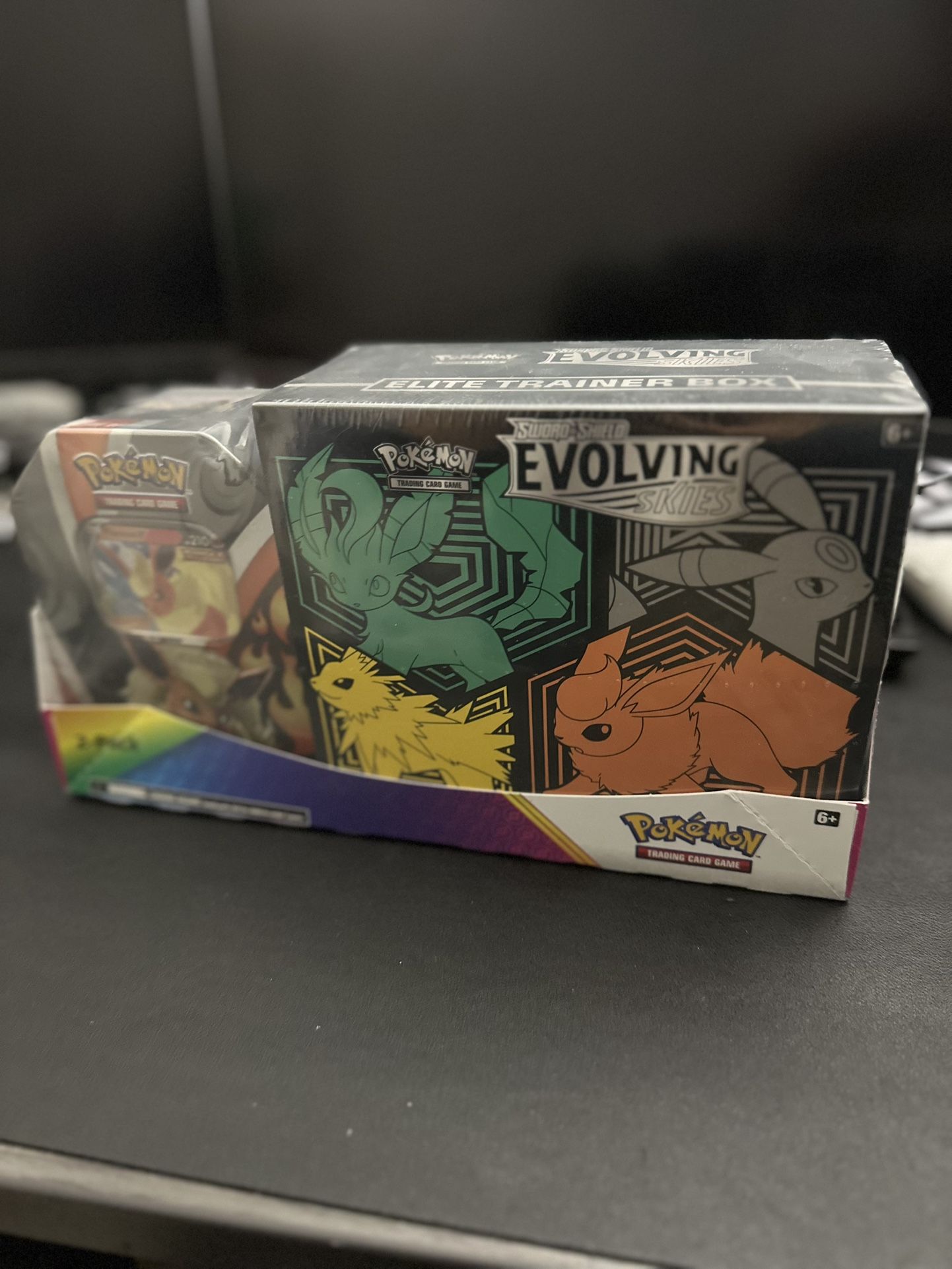 Pokemon Evolving Skies Etb