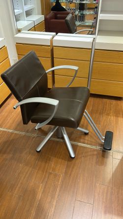 High end hair stylists chair