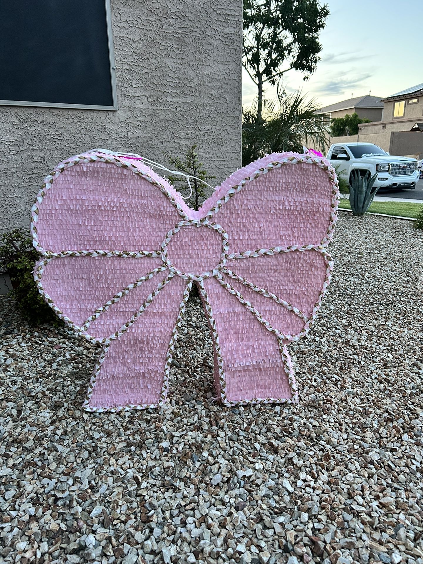 Piñata Bow