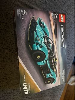 Aston Martin LEGO set