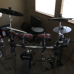 Alesis Crimson Mesh Drum set 