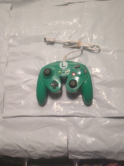Nintendo Wii/GameCube Controller - Luigi Wired Fight Pad-preowned
