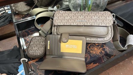 Mk jet set bag /wallet ( firm price ) NEW