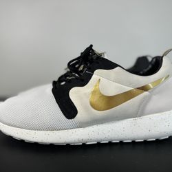 Nike roshe gold trophy hotsell