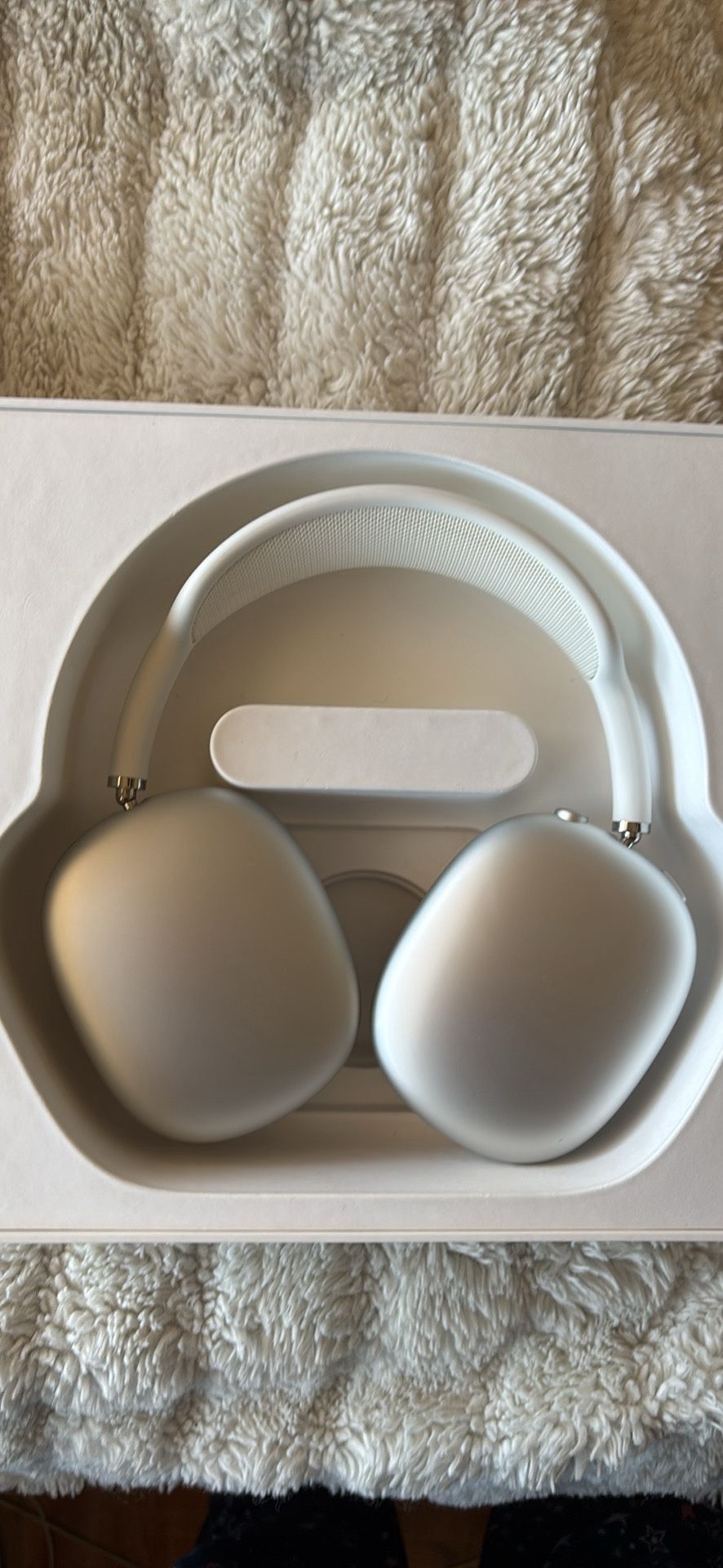 Like New Apple Airpod Maxes Silver
