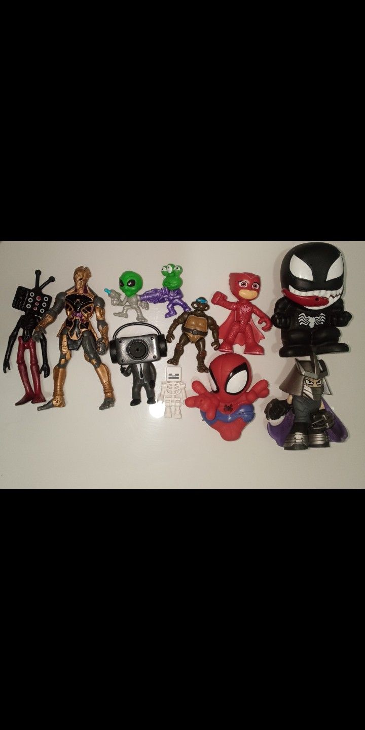 TOY ACTION MARVEL FIGURES