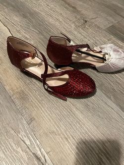 De Blossom Girl "Suri" red sparkle rhinestone t-strap low heel sandals size 2