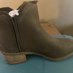 Women’s Shoe Size 8 1/2