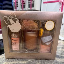 NEW Scent Theory Cozy Nights Bath Soak and Candle Christmas Gift Set, 3 Piece