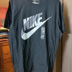 Nike Men’s T-shirt 🖤👕🩶Size Large 👌🏾