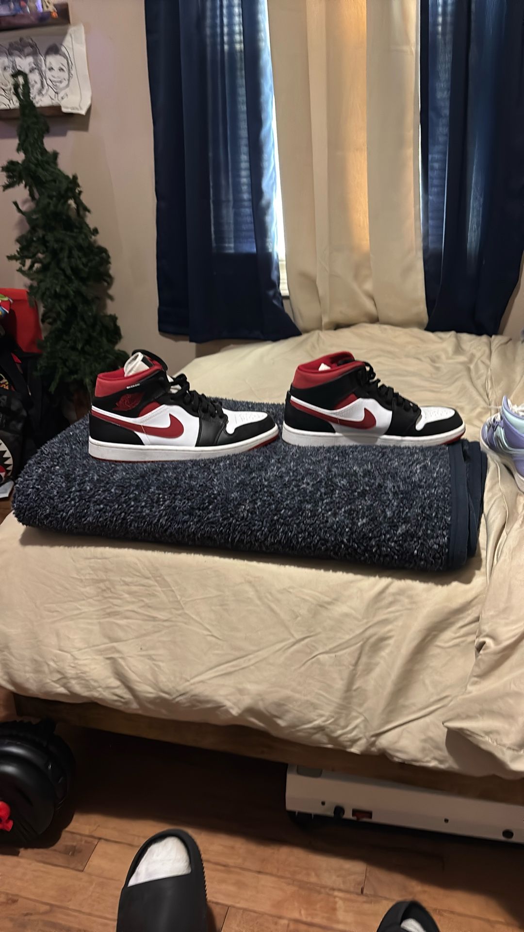 Jordan 1 Mid Gym Red Black White