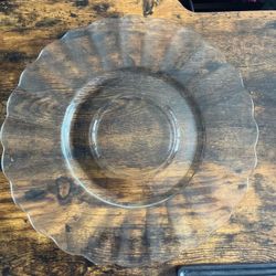 Clear glass charger plate