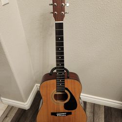 Yamaha Acustic Guitar 