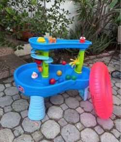 Kids Step 2 Double Water 💦 Splash plus toys like new