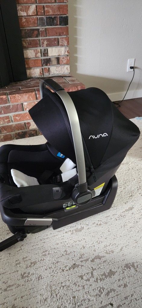 Nuna Pipa Light LX Car SEAT and Base
