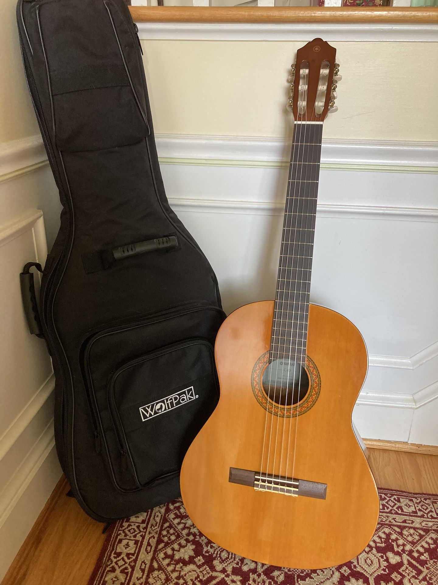 Yamaha C-40 Classical Guitar w/Padded Gig Bag