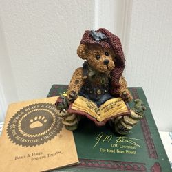 Boyds Bears "Edmund the Elf....Christmas Carol" Figurine Item 228311 Issued 1998. 96/2108  In excellent like new condition  Box has a wear but figurin