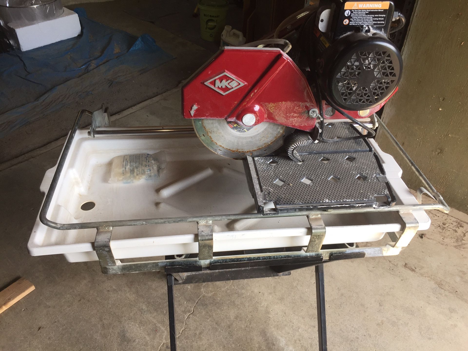 MK Diamond MK-100 10 inch table saw with stand