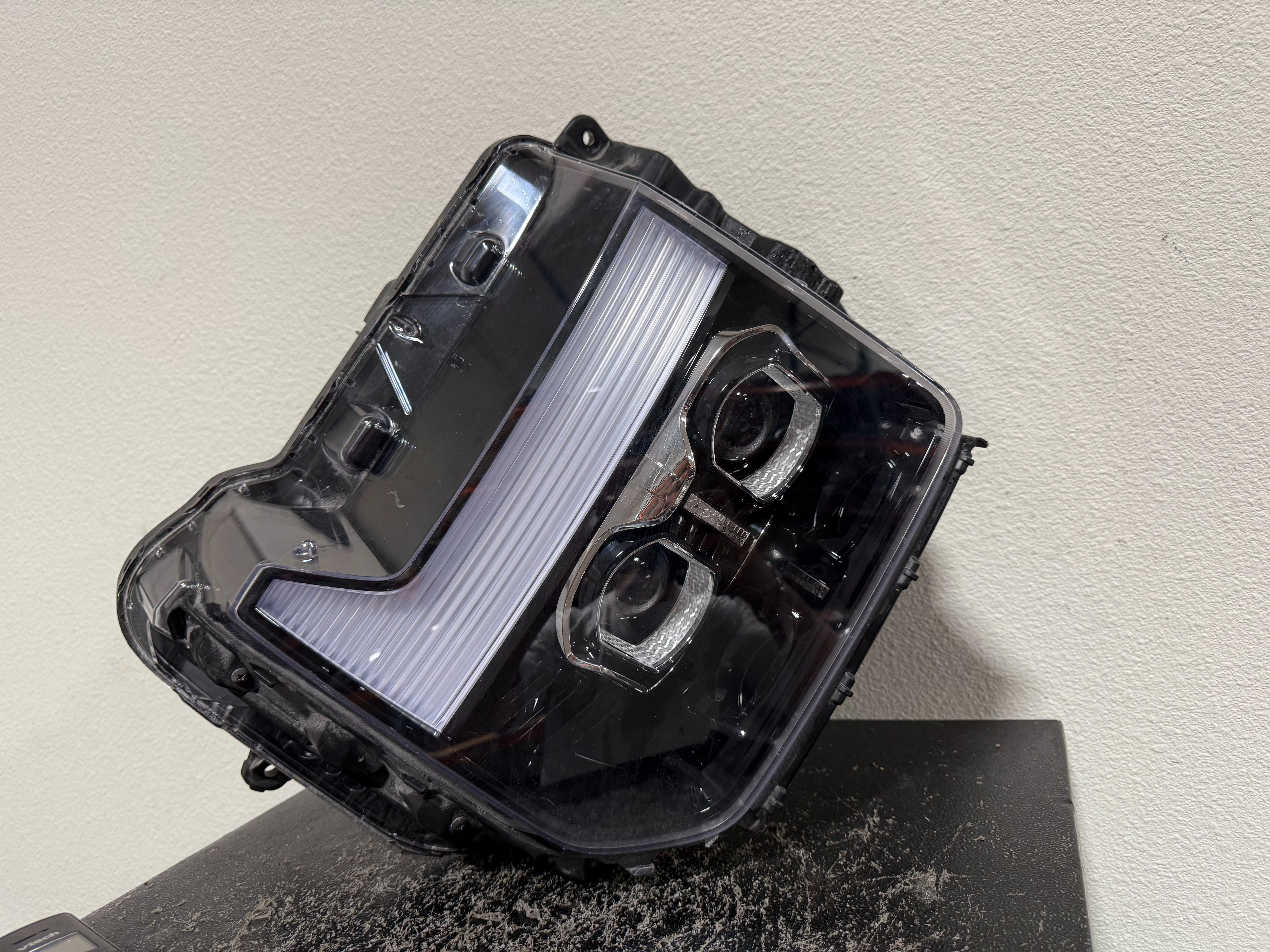 HYUNDAI PALASADE RIGHT HEADLIGHT 2024
