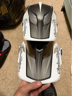D4 Troy Lee Designs carbon downhill helmet