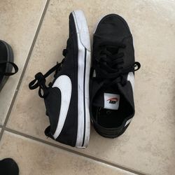 Nike Shoe (9 Women’s 7mens)