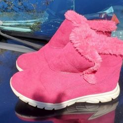 GIRLS SNOW BOOTS NEVER WORN SIZE 1