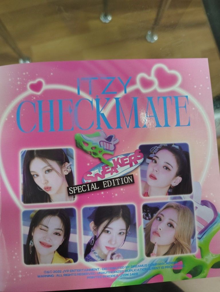 ITZY Checkmate Mini Album (Special Edition)
