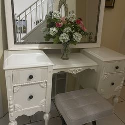 Vainly Desk / Makeup 