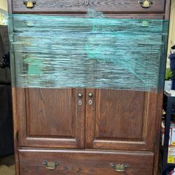 armoire cabinet Good Condition 