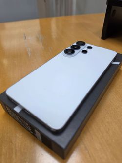 Samsung Galaxy S26 Ultra - White - 1 TB (Includes FREE Galaxy Buds 3 Pro)