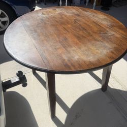 Wooden round table with fold down leaf sides