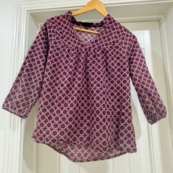 Banana Republic Size Medium Long Sleeve Blouse Purple w/ Lighter Blue  Design