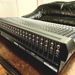 Mackie SR3204 VLZ Pro Mixing Console