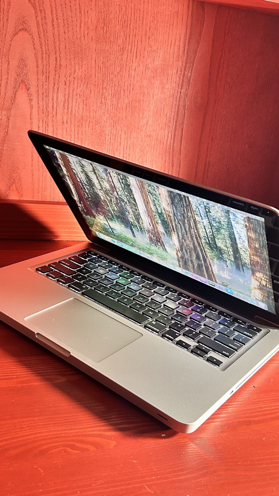 Apple MacBook Pro 13” I5 8GB RAM 256GB SSD macOS 15.1 Sequoia $140