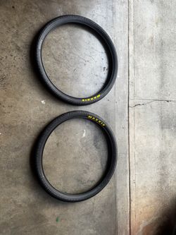 Maxxis Hookworm 29 x 2.5 Tires + Tubes | Lightly Used